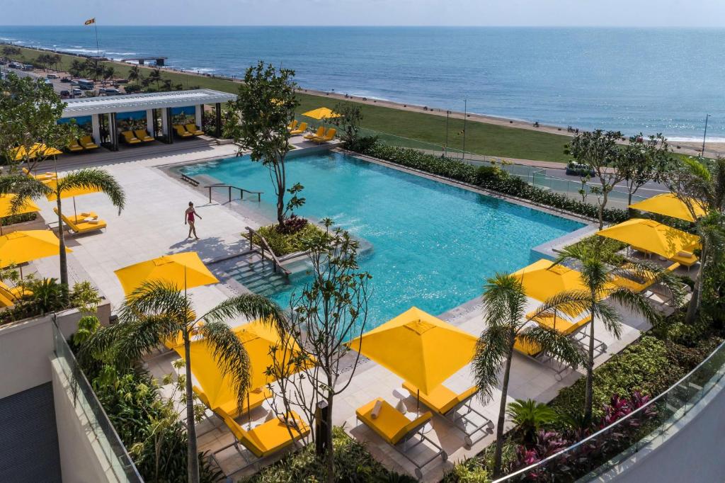 Shangri-La Infinity Pool